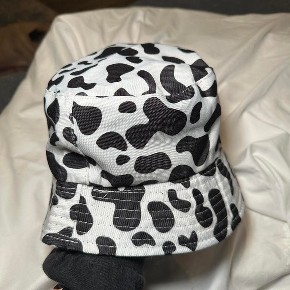 cow print bucket hat - Picture 4 of 4